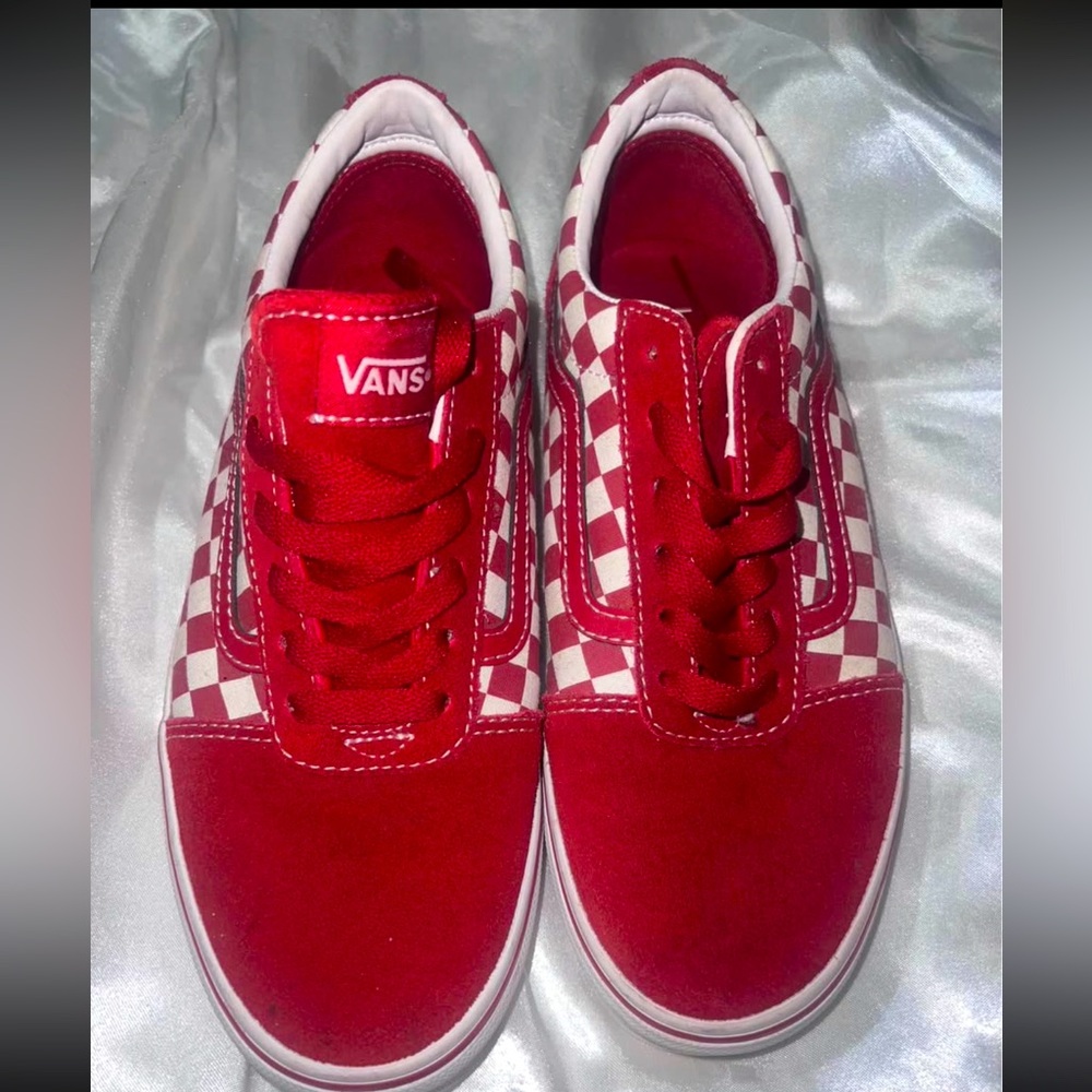 Vans Ward Lo Sneaker - Youth size 6 Red and White checkered